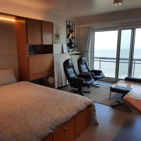 Apartment On The With Sea View *
